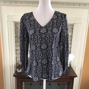 4/$25 Mimmer Blouse Top long sleeves , cut out M